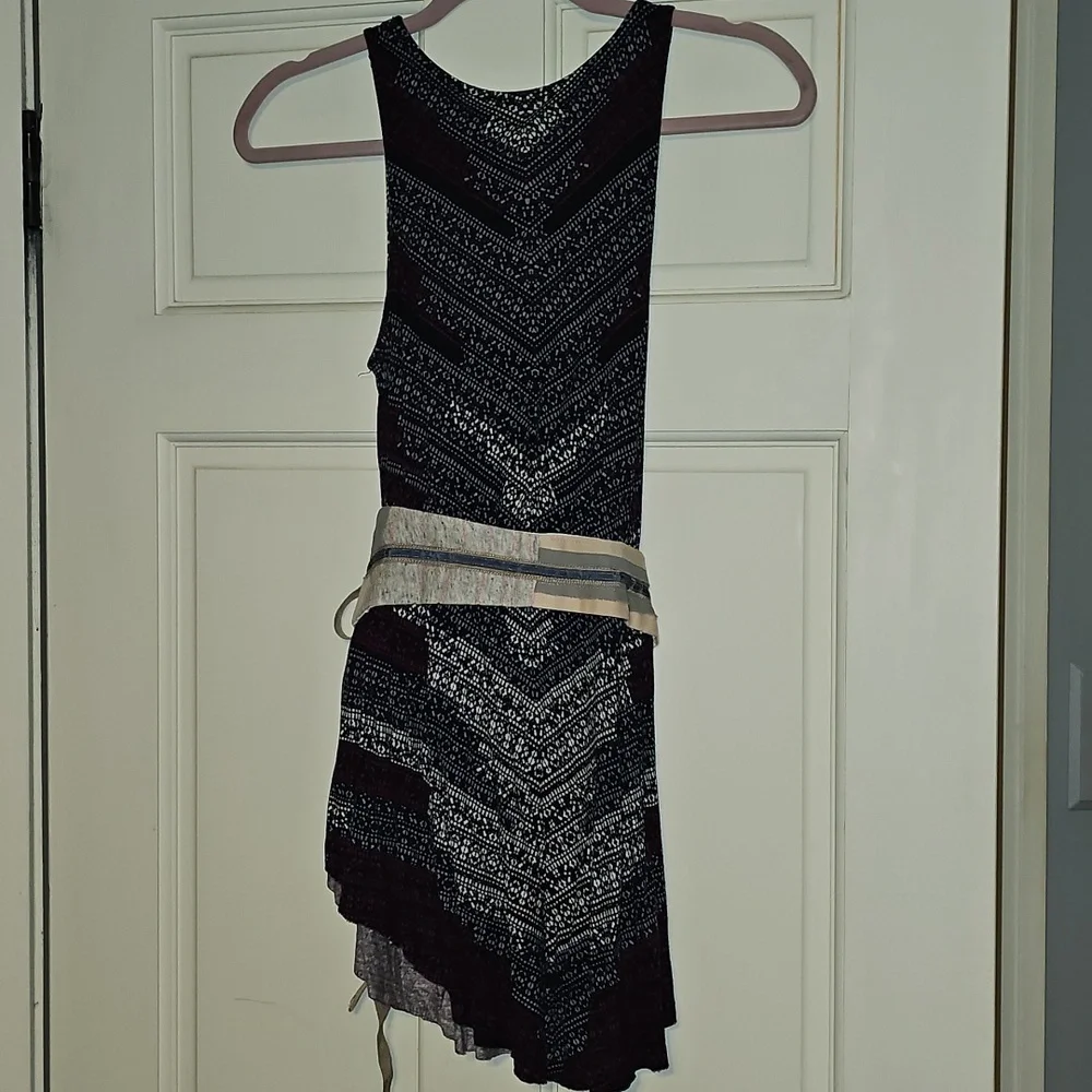 Belted Patterned Tank - Picture 4 of 6